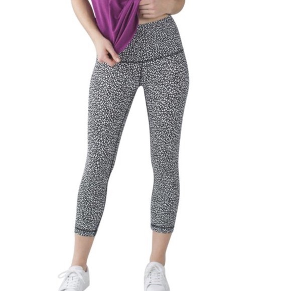 lululemon athletica Pants - Lululemon Wunder Under Crop (Hi-Rise)
Miss Mosaic Black 6